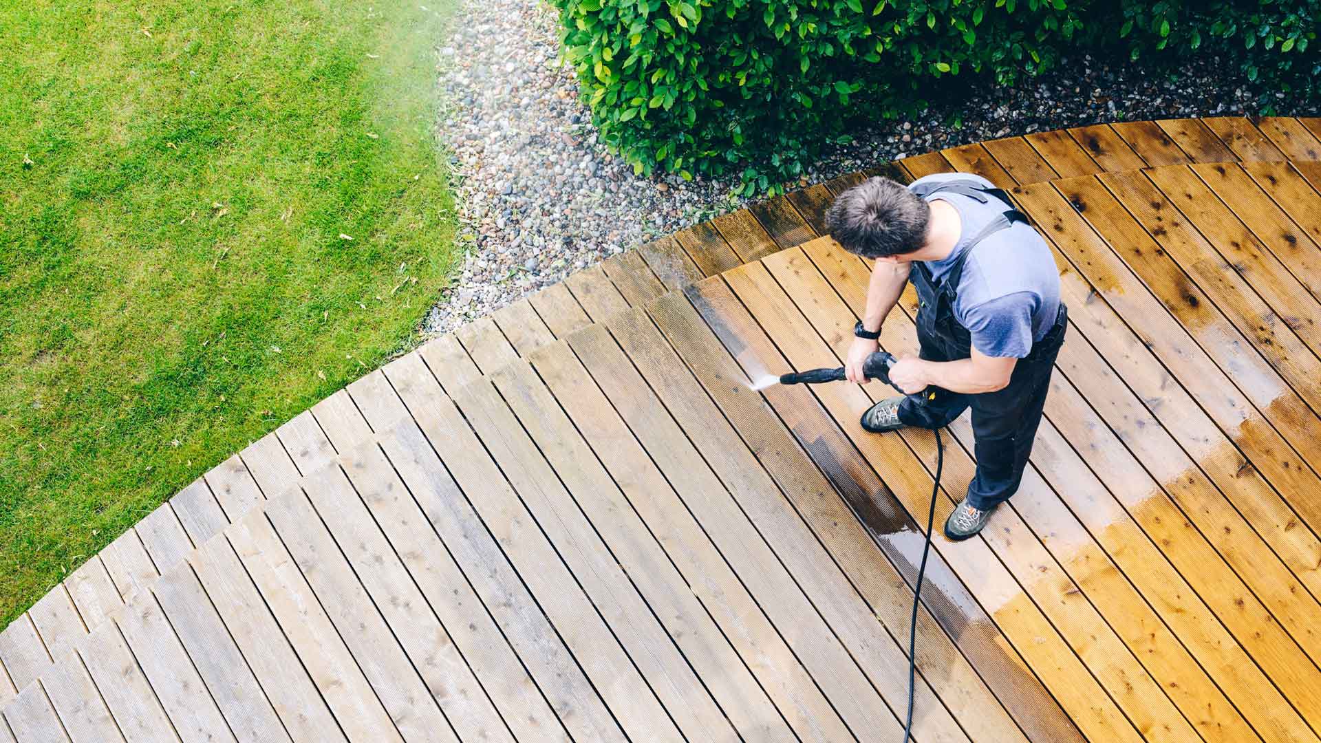 houten terras schoonmaken met hogedruk reiniger